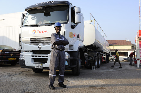 fred bourcier photographe renault trucks fuel ghana transport petrole carburant 01