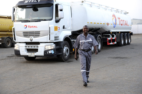 fred bourcier photographe renault trucks fuel ghana transport petrole carburant 03