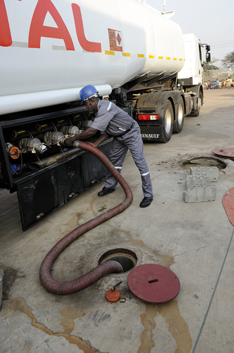 fred bourcier photographe renault trucks fuel ghana transport petrole carburant 07