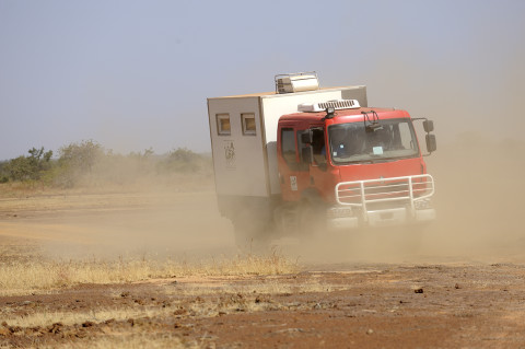 fred bourcier photographe reportage renault trucks burkina faso ambulance de brousse 05