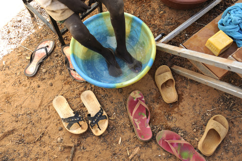 fred bourcier photographe reportage renault trucks burkina faso ambulance de brousse 06