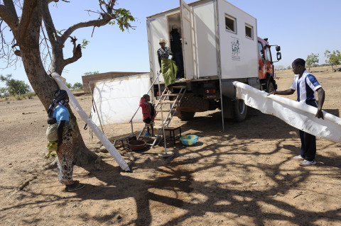 reportage photo ambulance de brousse au nord du burkina faso fred bourcier photographe