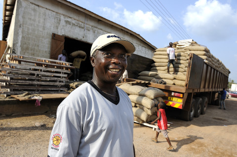 fred bourcier photographe reportage renault trucks ghana transport cacao 01