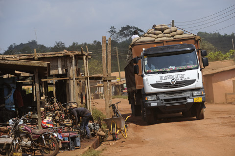 fred bourcier photographe reportage renault trucks ghana transport cacao 07