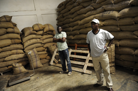 fred bourcier photographe reportage renault trucks ghana transport cacao 09