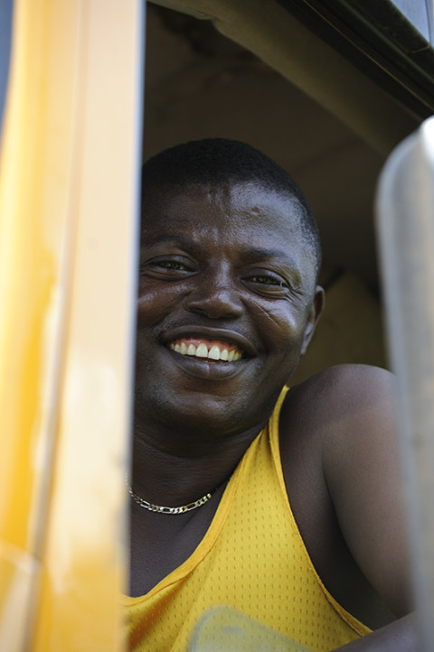 fred bourcier photographe reportage renault trucks ghana transport grumes bois 01