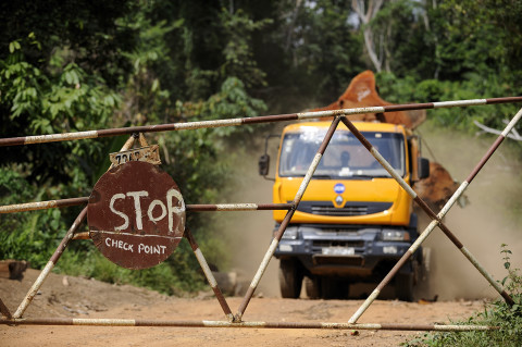 fred bourcier photographe reportage renault trucks ghana transport grumes bois 05