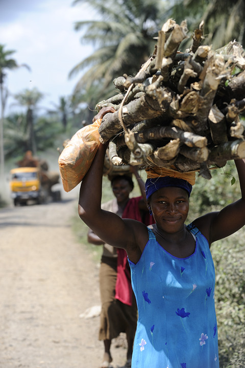 fred bourcier photographe reportage renault trucks ghana transport grumes bois 07