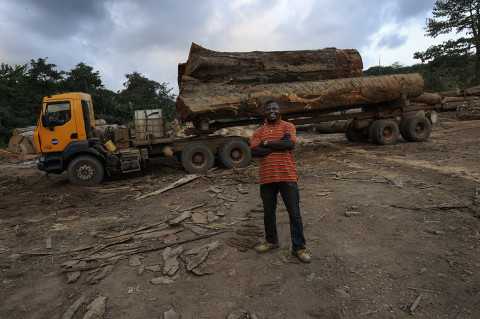 fred bourcier photographe reportage renault trucks ghana transport grumes bois 16