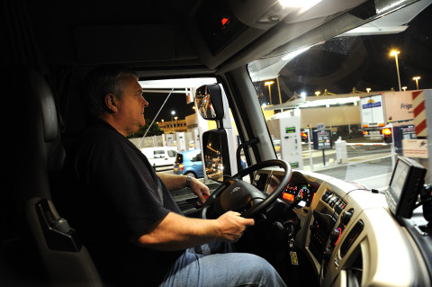 fred bourcier photographe reportage renault trucks livraison transport frigorifique marche rungis 03