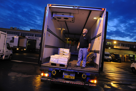 fred bourcier photographe reportage renault trucks livraison transport frigorifique marche rungis 05