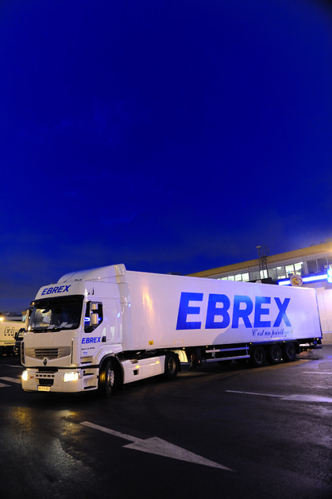 reportage photo fred bourcier pour Renault trucks arrivée d'un camion au marche de gros de Rungis