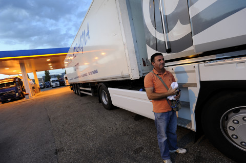 fred bourcier photographe reportage renault trucks longue distance transport distance italie 06