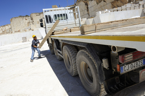 fred bourcier photographe reportage renault trucks transport marbre sicile 04