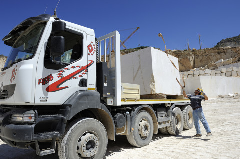 fred bourcier photographe reportage renault trucks transport marbre sicile 08