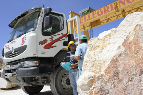 fred bourcier photographe reportage renault trucks transport marbre sicile 11