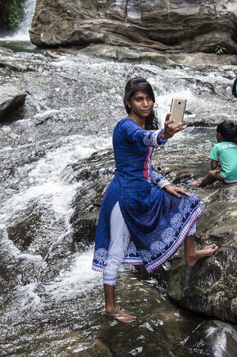 photo selfie jeune sri-lankaise carnet de route fred bourcier