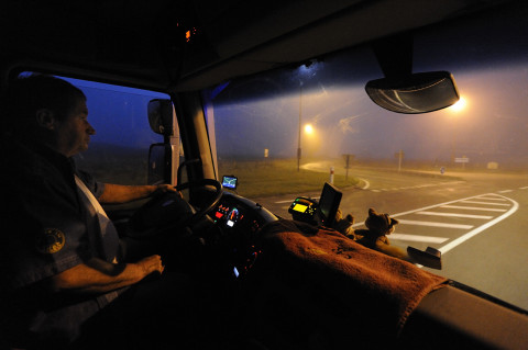 reportage transport et livraison paille suisse allemande camion renault trucks photographe fred bourcier