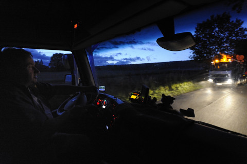 reportage transport et livraison paille suisse allemande camion renault trucks photographe fred bourcier