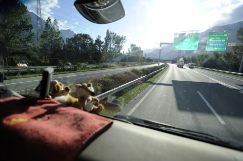 reportage transport et livraison paille suisse allemande camion renault trucks photographe fred bourcier