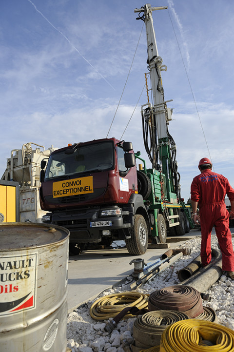 fred bourcier photographe reportage renault trucks forage petrole france 04